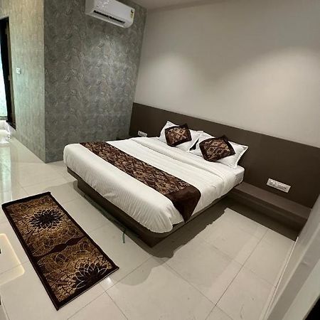 Jp Garden & Lawn Hotel Sasupāda Buitenkant foto